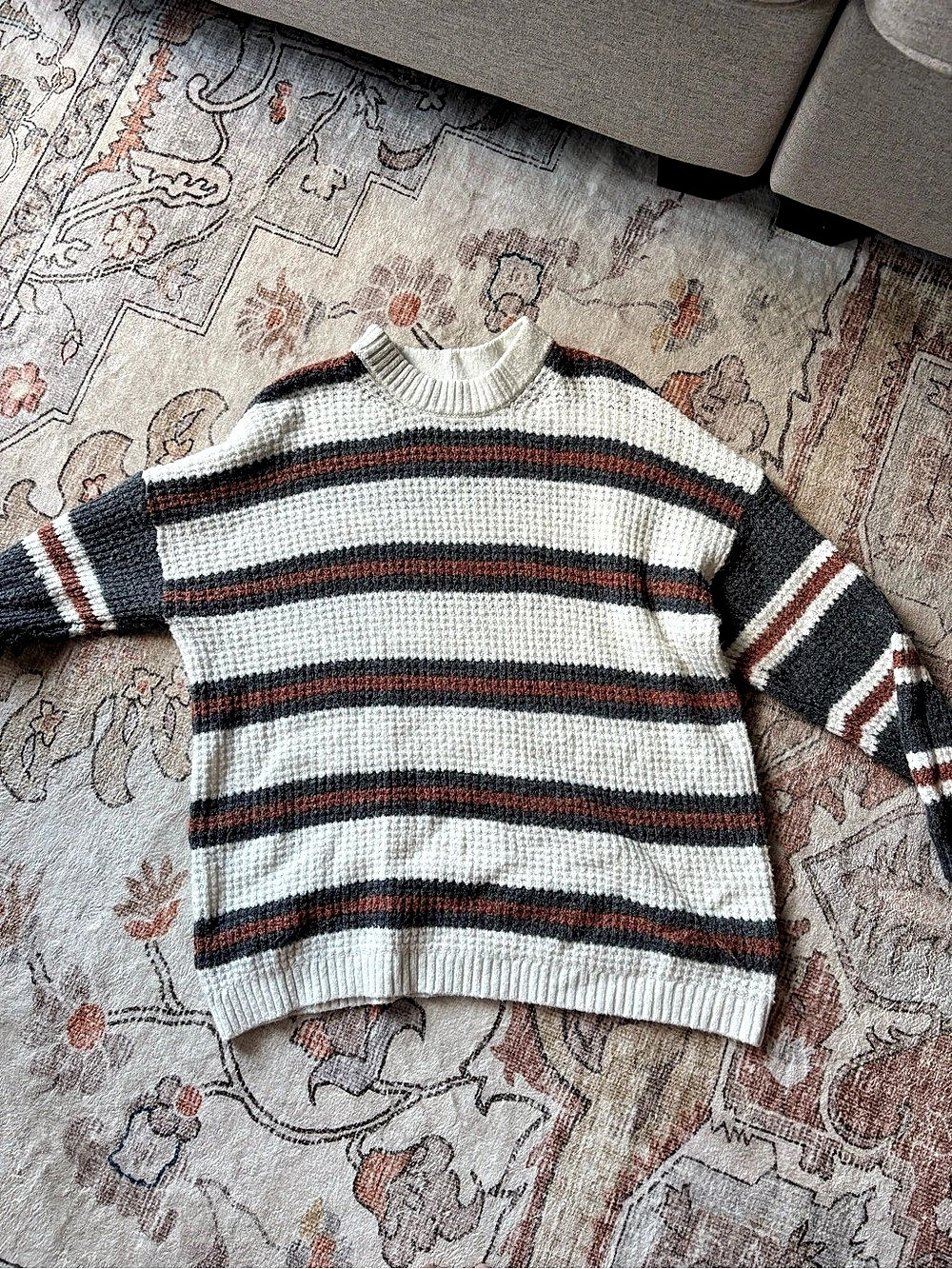 American Eagle Striped Crewneck Sweater White & Black small Like New